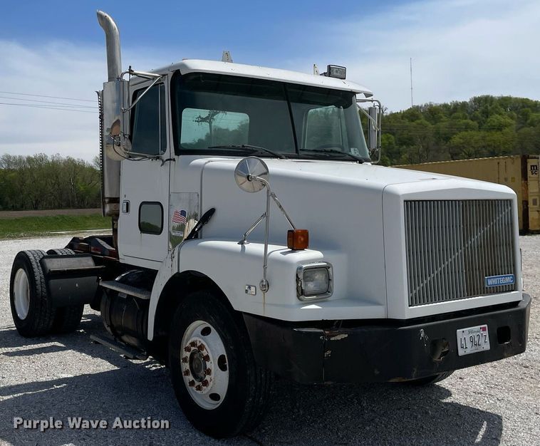 image for item LJ9636 1995 White GMC WG Series  semi truck