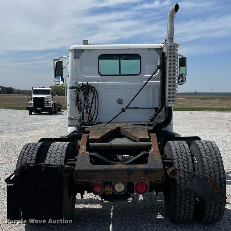 image for item LJ9636 1995 White GMC WG Series  semi truck