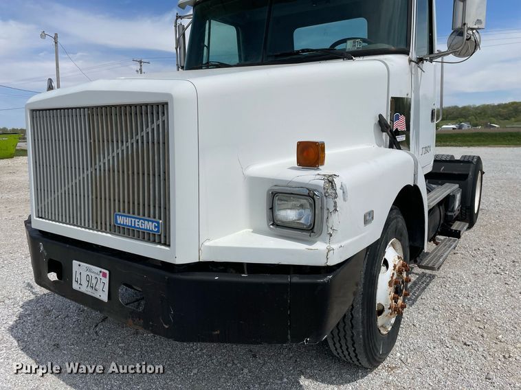 image for item LJ9636 1995 White GMC WG Series  semi truck