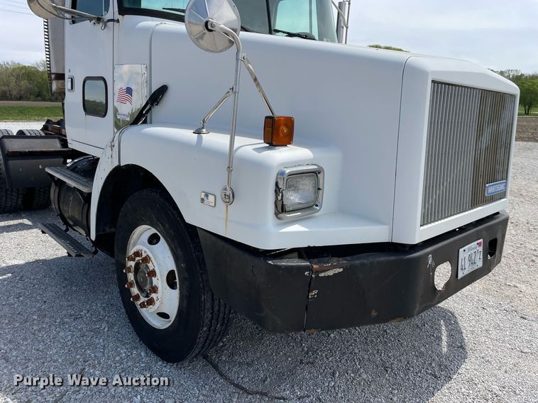 image for item LJ9636 1995 White GMC WG Series  semi truck