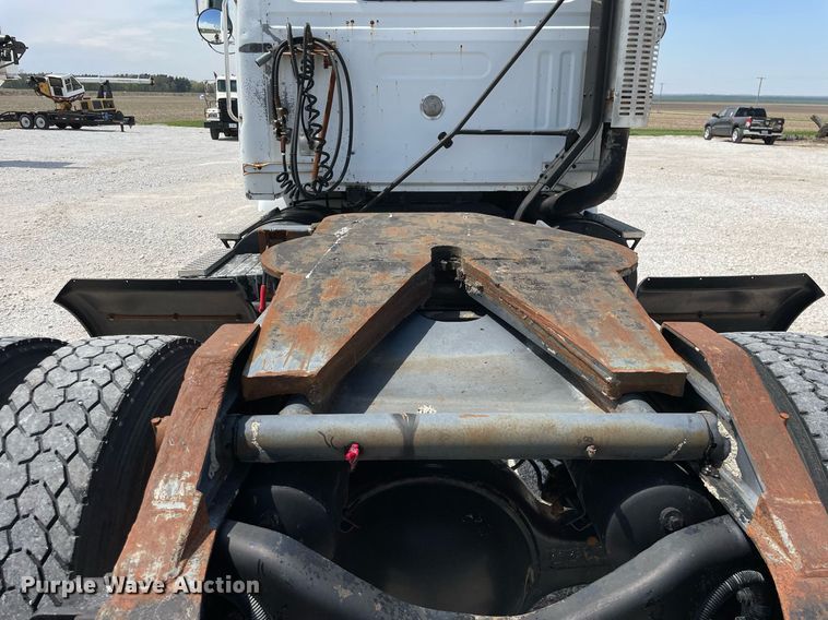 image for item LJ9636 1995 White GMC WG Series  semi truck