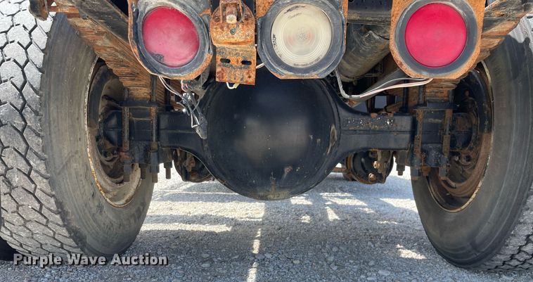 image for item LJ9636 1995 White GMC WG Series  semi truck