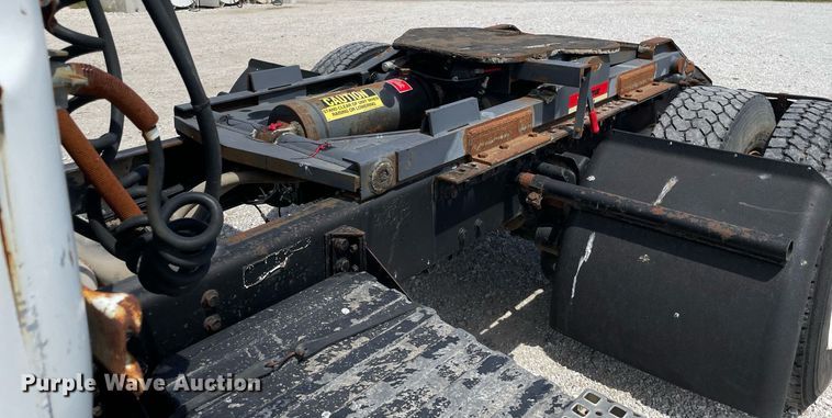 image for item LJ9636 1995 White GMC WG Series  semi truck