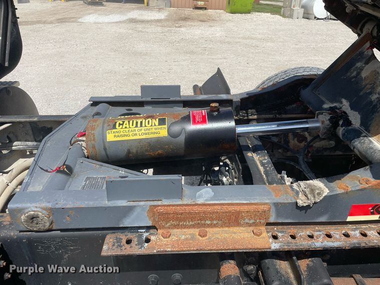 image for item LJ9636 1995 White GMC WG Series  semi truck