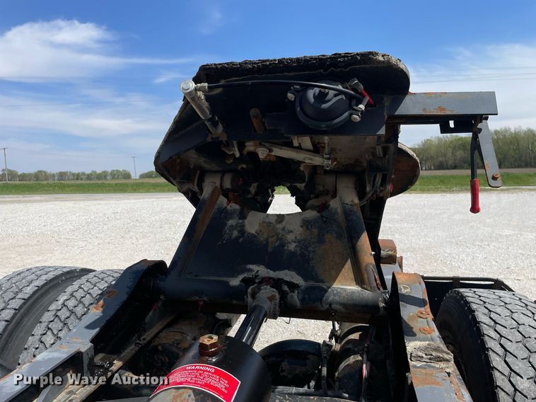 image for item LJ9636 1995 White GMC WG Series  semi truck