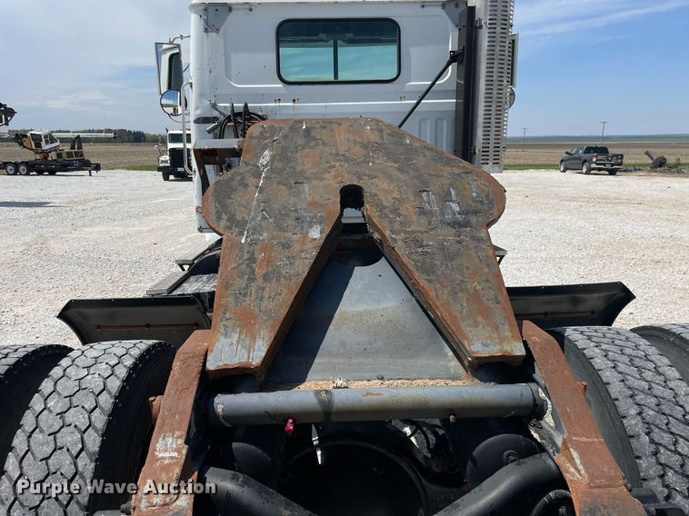 image for item LJ9636 1995 White GMC WG Series  semi truck