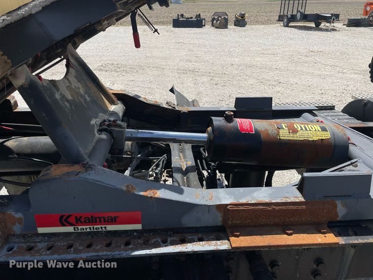 image for item LJ9636 1995 White GMC WG Series  semi truck