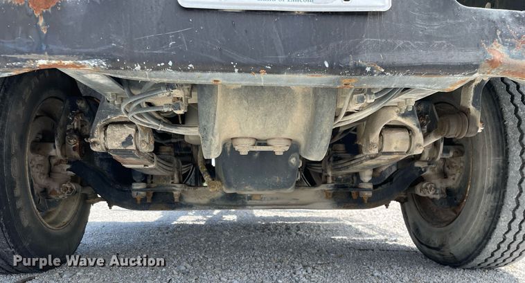 image for item LJ9636 1995 White GMC WG Series  semi truck