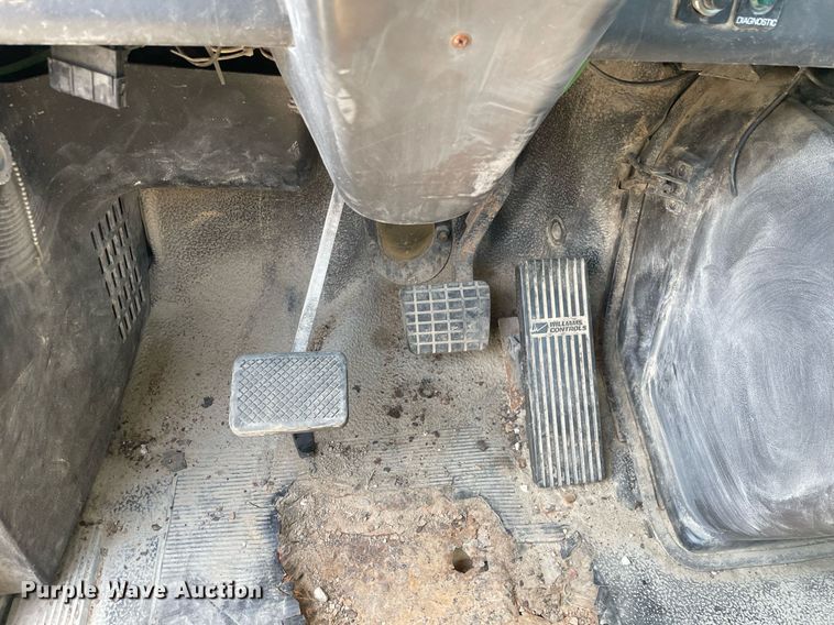 image for item LJ9636 1995 White GMC WG Series  semi truck