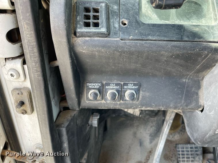 image for item LJ9636 1995 White GMC WG Series  semi truck