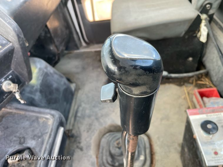 image for item LJ9636 1995 White GMC WG Series  semi truck