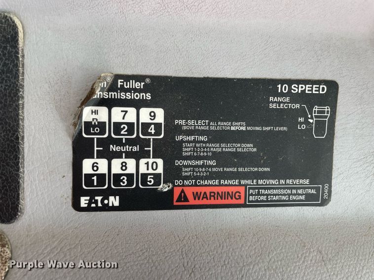 image for item LJ9636 1995 White GMC WG Series  semi truck