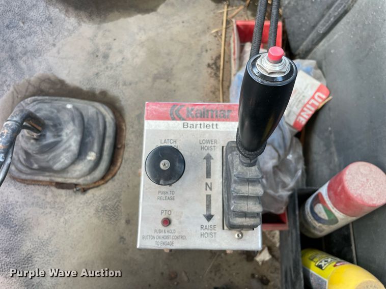 image for item LJ9636 1995 White GMC WG Series  semi truck