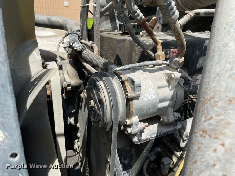 image for item LJ9636 1995 White GMC WG Series  semi truck