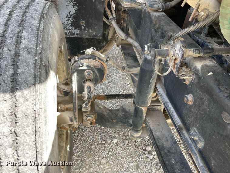 image for item LJ9636 1995 White GMC WG Series  semi truck