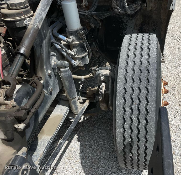 image for item LJ9636 1995 White GMC WG Series  semi truck