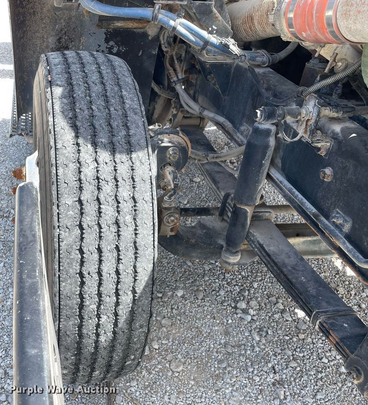 image for item LJ9636 1995 White GMC WG Series  semi truck