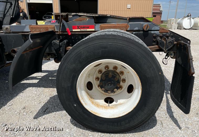 image for item LJ9636 1995 White GMC WG Series  semi truck