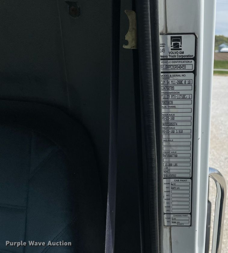 image for item LJ9636 1995 White GMC WG Series  semi truck