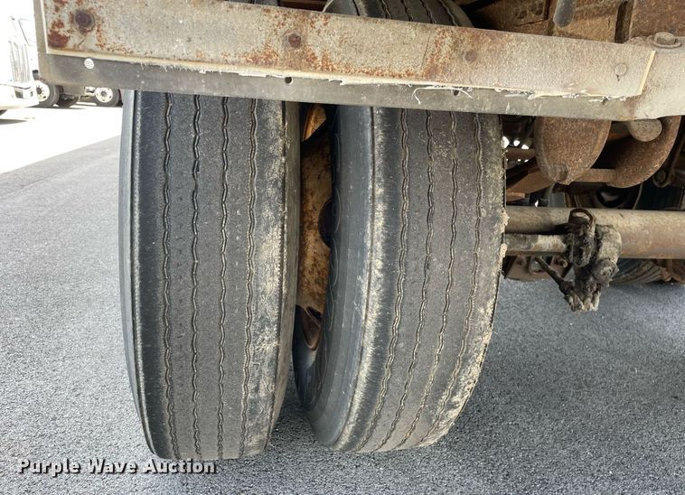 image for item LJ9651 2000 Trailmobile  dry van trailer