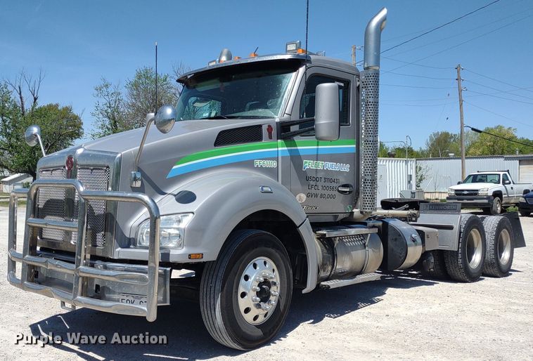image for item LL9112 2018 Kenworth T880  semi truck