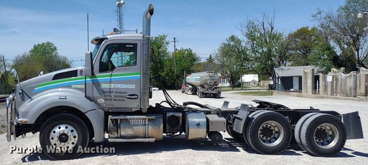 image for item LL9112 2018 Kenworth T880  semi truck