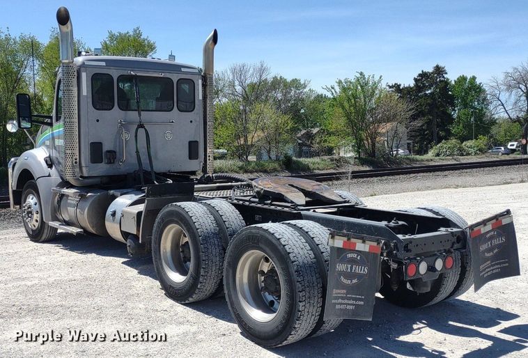 image for item LL9112 2018 Kenworth T880  semi truck