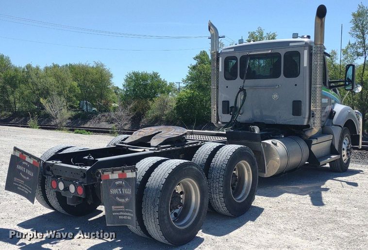 image for item LL9112 2018 Kenworth T880  semi truck