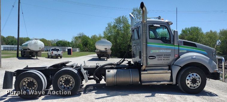 image for item LL9112 2018 Kenworth T880  semi truck