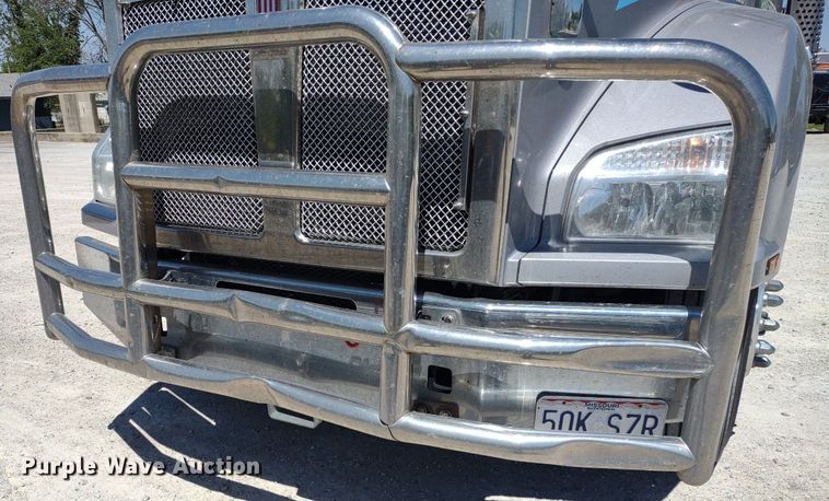 image for item LL9112 2018 Kenworth T880  semi truck