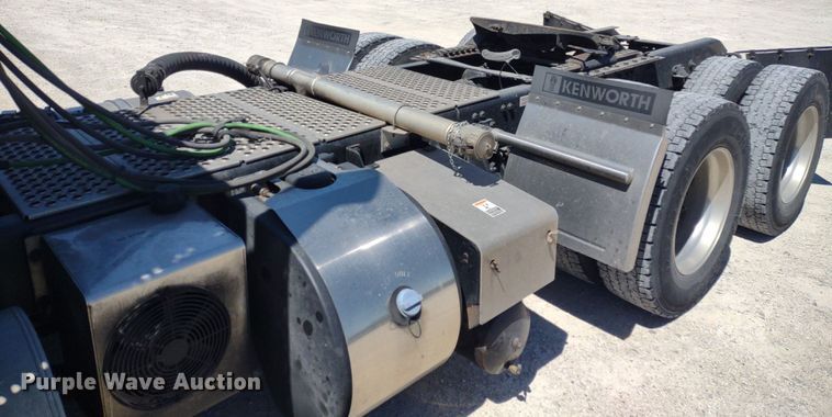 image for item LL9112 2018 Kenworth T880  semi truck