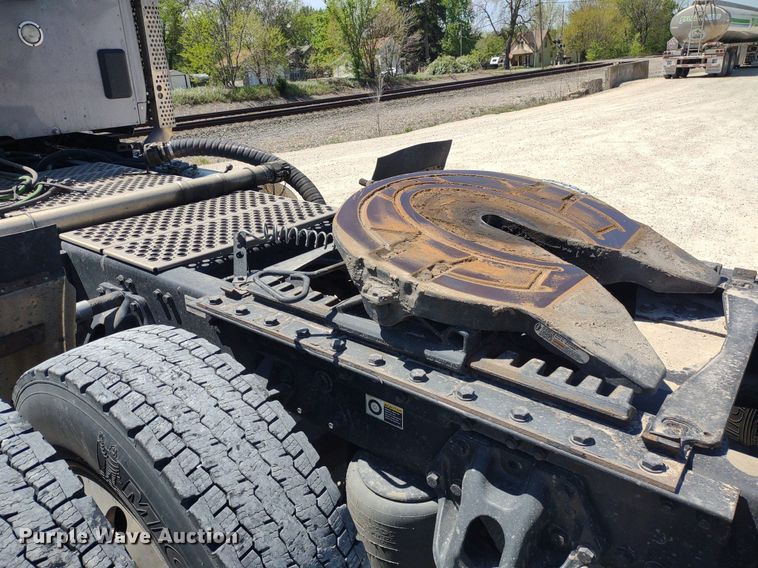 image for item LL9112 2018 Kenworth T880  semi truck