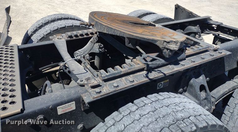 image for item LL9112 2018 Kenworth T880  semi truck