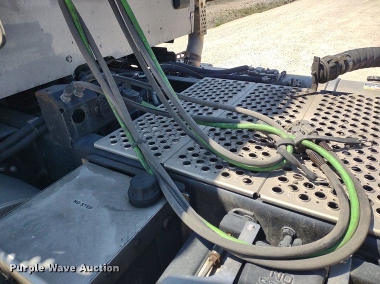 image for item LL9112 2018 Kenworth T880  semi truck