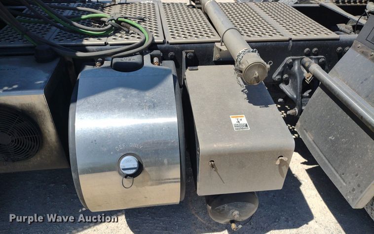 image for item LL9112 2018 Kenworth T880  semi truck