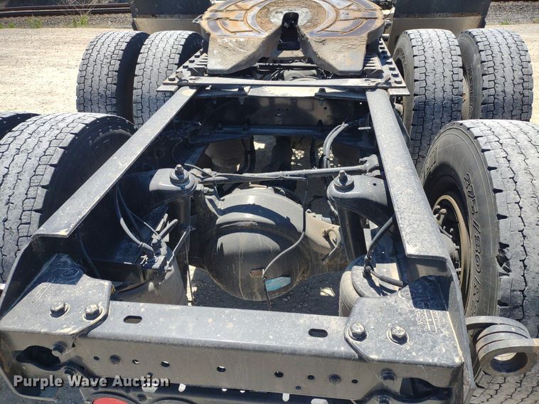 image for item LL9112 2018 Kenworth T880  semi truck