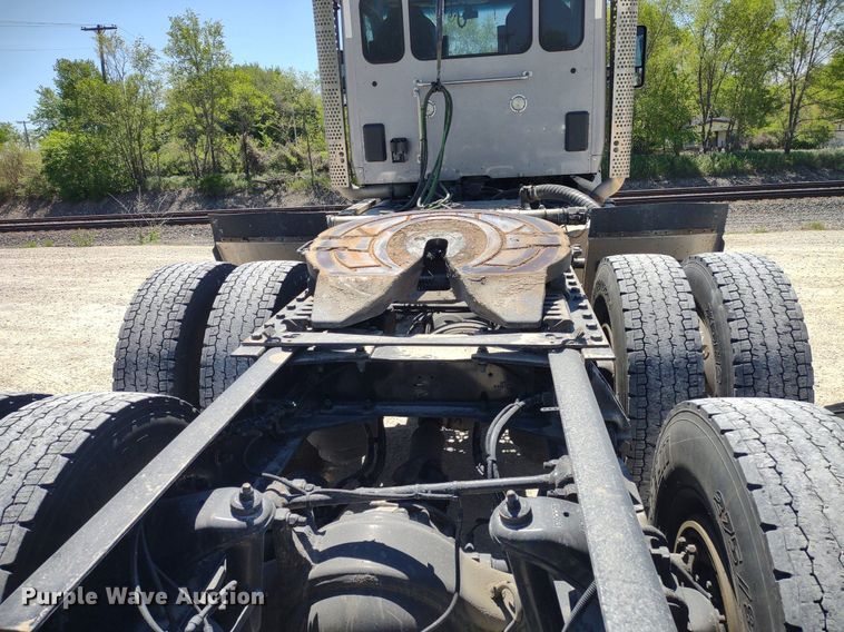 image for item LL9112 2018 Kenworth T880  semi truck