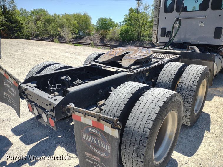 image for item LL9112 2018 Kenworth T880  semi truck