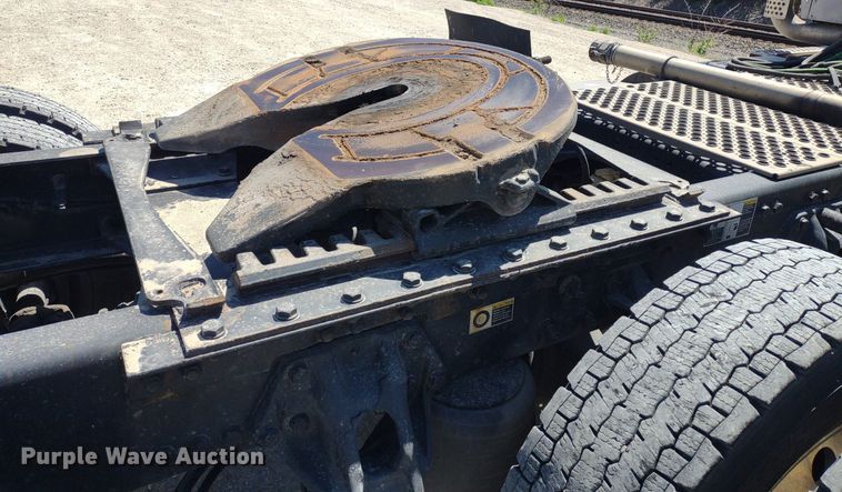 image for item LL9112 2018 Kenworth T880  semi truck