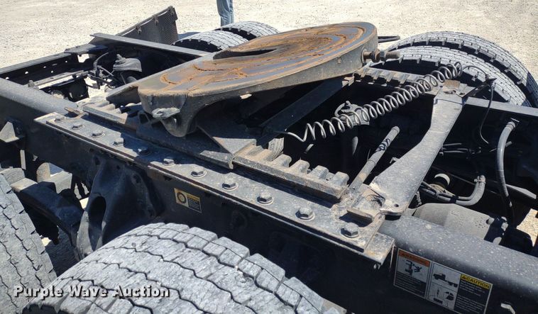 image for item LL9112 2018 Kenworth T880  semi truck