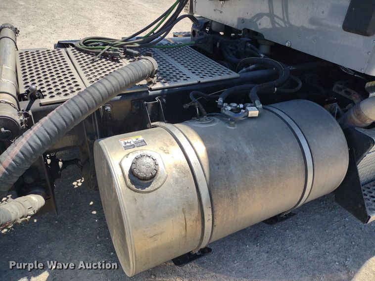 image for item LL9112 2018 Kenworth T880  semi truck