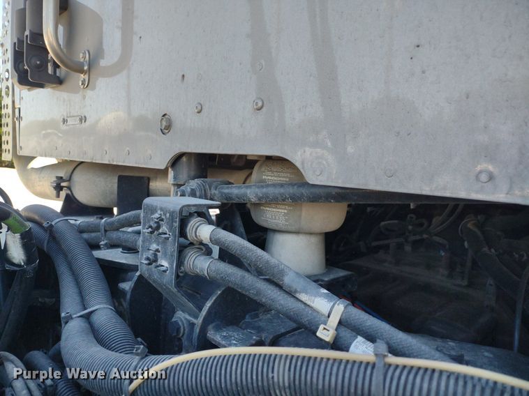 image for item LL9112 2018 Kenworth T880  semi truck