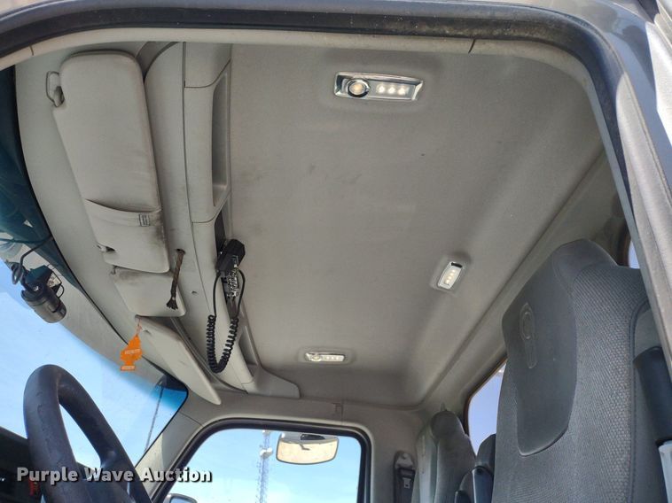 image for item LL9112 2018 Kenworth T880  semi truck