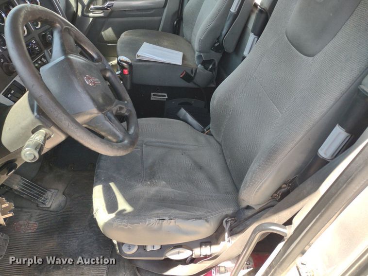 image for item LL9112 2018 Kenworth T880  semi truck