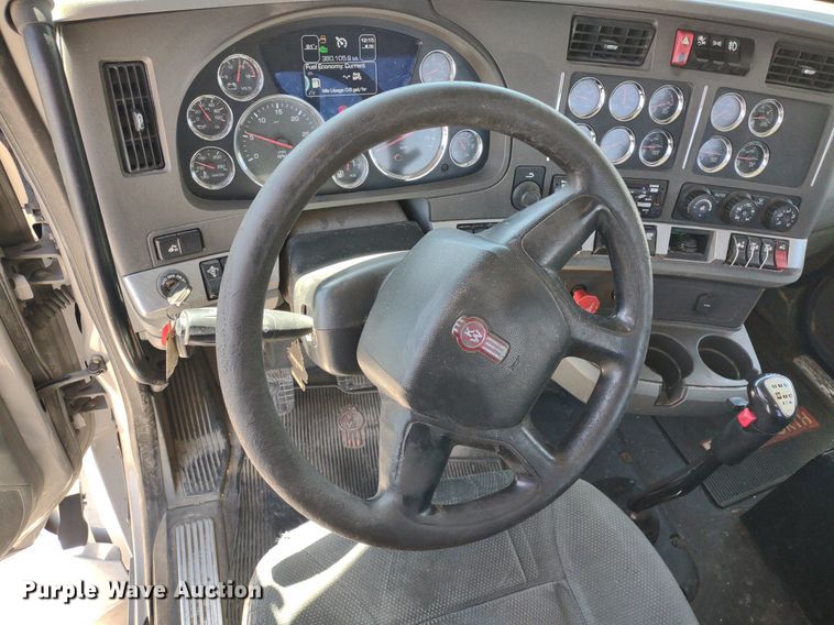 image for item LL9112 2018 Kenworth T880  semi truck