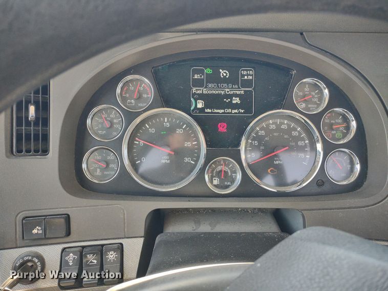 image for item LL9112 2018 Kenworth T880  semi truck