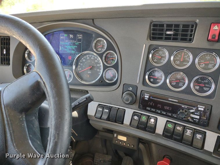 image for item LL9112 2018 Kenworth T880  semi truck