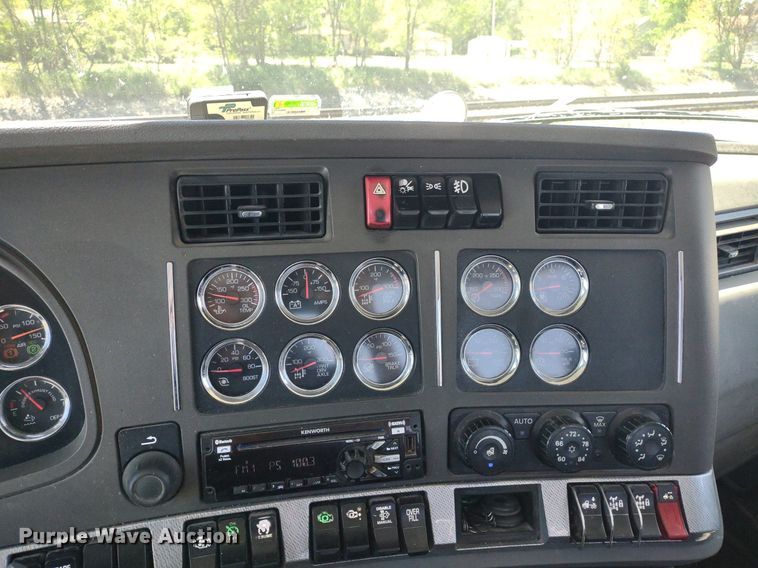 image for item LL9112 2018 Kenworth T880  semi truck