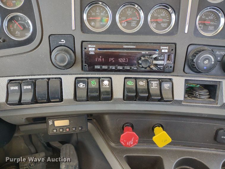 image for item LL9112 2018 Kenworth T880  semi truck