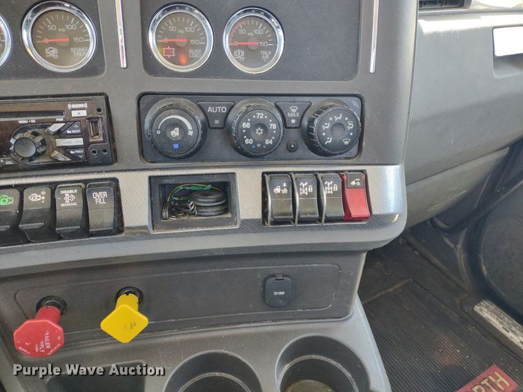 image for item LL9112 2018 Kenworth T880  semi truck